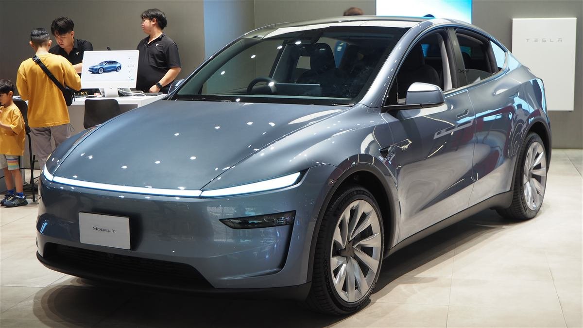 Tesla Model Y Standard Range RWD