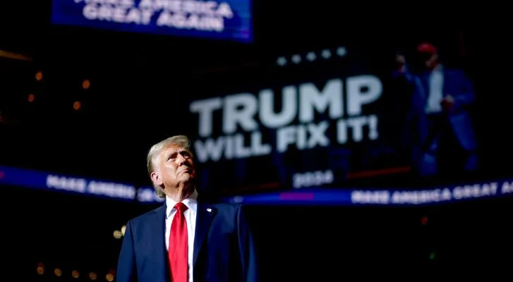 Trump Revierte Políticas de Vehículos Eléctricos y Debilita Normas de Eficiencia en EE. UU.
