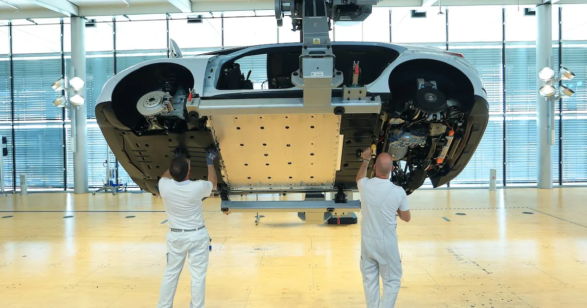 El Desplome Silencioso: Gigantes Automotrices Frenan su Apuesta por los Eléctricos
