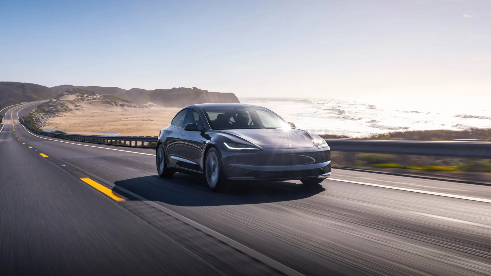 El FSD ahora es TAD en Europa, y Tesla reveló cuánto sale la conectividad premium en Uruguay