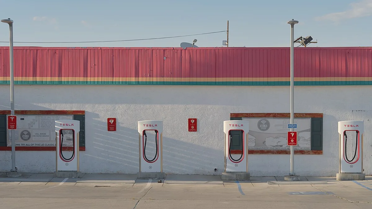 Cómo cargar un Tesla en Uruguay: en casa, en la red de UTE y cuándo llegarían los Superchargers