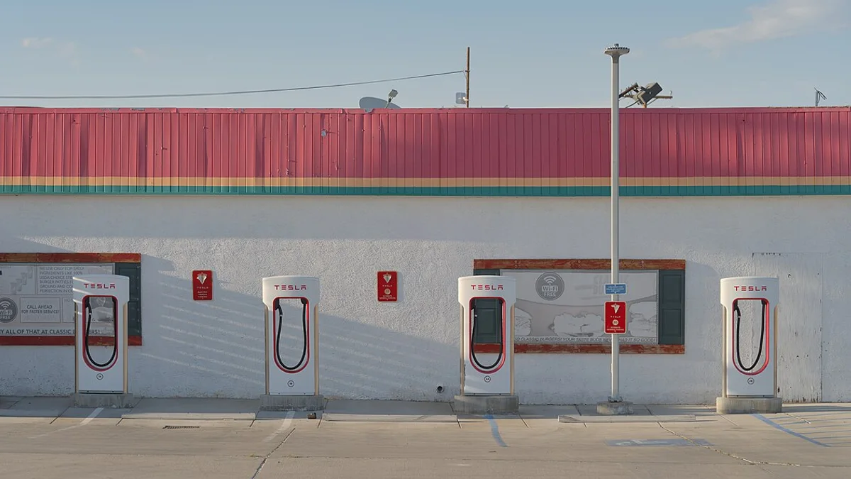 Carga de tu Tesla en Uruguay: conector CCS2, casa y red UTE